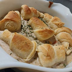 I would swim in this soup.

Couldn't find vegan biscuits and didn't feel like making any, but crescent rolls worked just fine!