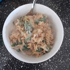 A lovely light pasta dish that has the hints of lemon. I used brown pasta and it was lovely 😍 , doesn't take long to do as well 
