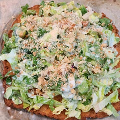 I only had a 12.5 oz can of chicken.  Used half of an egg but rest of the crust was the same amount of ingredients.  Used my homemade ranch which is just blend cottage cheese,  water,  and ranch seasoning  this was so good!