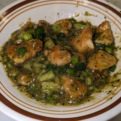 Very tasty and sticky, and the chicken has a slight crisp to the edges! Unfortunately I overcooked my broccoli whilst I was preparing the sauce, so it mixed in as more of a garnish, turning the sauce a bit green (but still very delicious!)