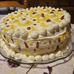 The sponge was a little dry, i twinkle a bit with the mascarpone and cream quantities, overall taste was good 😊 needs more food colouring to get the right yellow  