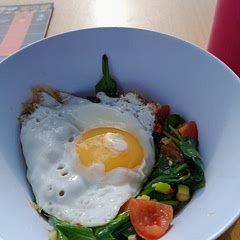 Because who doesn't love garlic, ginger and chilli for breakfast??!!
Easy and tasty.
I added extra chilli, because, why not?
Definitely going to be another camping favourite. 