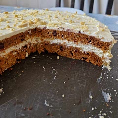 It bacame extremly amazing!!! To the sponge, I added a little choclete, and I didn't have walnuts, so I used basic nuts, and it was sooo good! The kids were extremly happy, they liked it too.