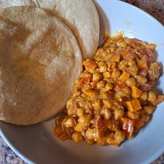 Super yummy and healthy comfort food 🤎 used the juice of two small limes, added red pepper flakes because even with the cayenne it was super mild, and served with pita 👌