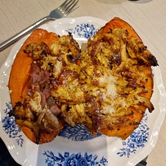 Avec des lardons et beaucoup de fromages 