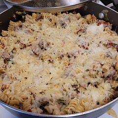 This was pretty good! I made it in a hurry, so I didn't broil it at the end. I switched out the ground beef for ground turkey because it's what I had handy. Easy to make, good to eat!