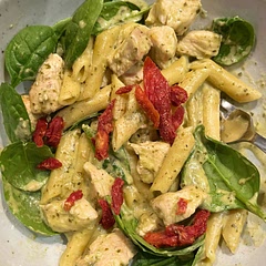 Used 2 very large garlic cloves which gave a gorgeous flavour. Matched gas burner to pot size to help ensure pasta cooked evenly. Great recipe and enjoyed following the instructions without leaving the app 🙌