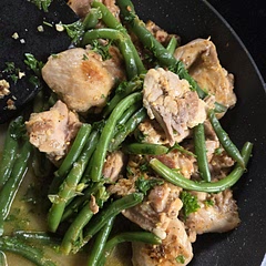 This is a nice quick and healthy meal. I liked that there wasn't a whole lot of prep involved. I used minced garlic from a refrigerated jar and so even less prep. The spices worked well with the green beans.