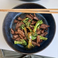 Made a little more sauce so I could cook the meat first and marinate it while the broccoli cooked. Highly reccomend!