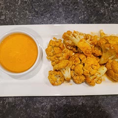 Good, and very spicy! I recommend only one spoon of Siracha (for both the sauce and caluliflower) if you want it mild.