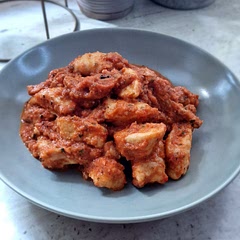 Added whole chilli and stir-fry pork stripes.
And used homemade gnocchi. 