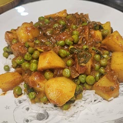 Made this with less chilli and added spinach and more peas. Okish but definetely not 30 min cooking time, more like 1hr +