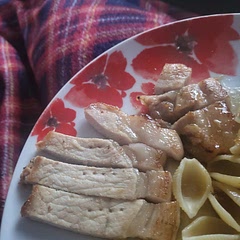 The sauce was sweet and garlicky, it tasted good, but was quite unappetising to look at... we made it exactly as specified so I'd guess that the original picture for the recipe isn't actually from this recipe