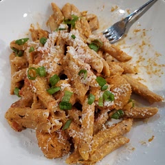 I added 50g more pasta and used a whole 4 cup box of chicken broth, pasta needed more than 10 minutes to soften. Parmesan was a last-minute addition, but it pairs well. From prep to plate, about 50 minutes.