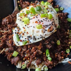 This is delicious! I did change a few things though.
1. I added an egg
2. I added sweet soy sauce on top of the recommended soy sauce
3. Added a bit more pepper flakes as I enjoy spicy food
4. I used paste rather than ground ginger 