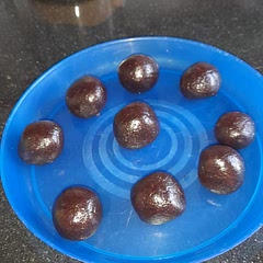 Very easy to make but I recommend when made putting the in the fridge to rest