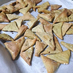 I added some seeds and baked in an air fryer  it is so delicious 😋