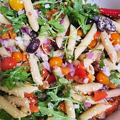 Very yummy & balanced! I made the recipe exactly except I accidentally added a bit more pasta because I didn't realize my package was 10oz and not 8oz 😅