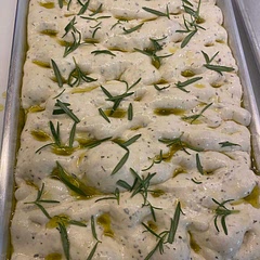 Look at those bubbles! I added Herbs de Provence to the dough. It was amazing. My brother in law asked what restaurant it came from 😆