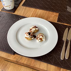 I didn’t have any roe or caviar, so I used prawns, anchovies and a little truffle balsamic and they were yummy!