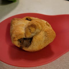 Yummy. Whole fam liked. Curious if different brands of Cresent rolls have varying amounts of sugar. Aldi brand were a bit sweeter than I expected.  Used 3.5 cans for 24 little buns.