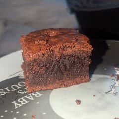These taste amazing and they are so easy to make, the top is slightly crispy but the inside is soft and moist. I only used 25g cocoa powder as I didn't want them over chocolatey. Will be making again 😀