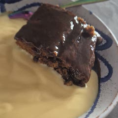 Was a lovely recipe, I blitzed the dates sponge come out light and airy and the sauce on top was AMAZINGGG. Will be freezing the leftovers for a easy pudding in the future. 