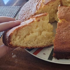 J'ai mis que 1,5 pot de sucre, et une cuillère de fleur d'oranger, cuisson 180° 30mn a suffit
