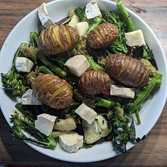 Yum! Added some goats cheese. Used chard for the leaves cos that's what I had in 🤷🏼‍♀️
