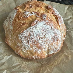 I added 80 grams of green/black olives that I sliced in to my next loaf too
👍🏻