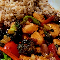 Lots of flavor! I didn't make the sauce. I just used a Garlic Hoisen Teriyaki marinade. Made with chicken, broccoli, carrots, bell peppers, and mushrooms. Water chestnuts for the crunch.