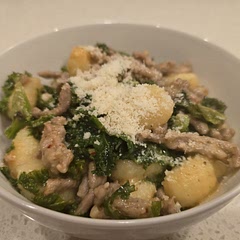 Used mild ground Italian sausage, added a little garlic, onion powder, salt and pepper, and used Aleppo pepper instead of chili flakes (less heat more flavor)

It turned out great!