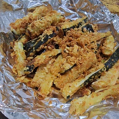 I used crumbled up saltines instead of bread crumbs. I tried the mustard method instead of an egg (bc we are out) and it worked fine! Delicious 😋 recipe a new family fav!