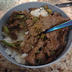 Used Tamari (halved the amount) and frozen broccoli. Delicioso!