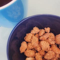 could use more almonds than as written. added a ½tsp  of vanilla powder, just seemed like a yummy plan. 
really easy, quick and much cheaper than the fair for sure!!
made a nice snack to go with some Earl Grey on a gloomy day 