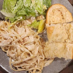 This is absolutely delicious! It tastes just like olive garden Alfredo, I will definitely be making this again!!!