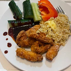 Spiccccy! It tastes a bit too strongly of the gochugang, so I’d reduce that a bit next time to get the other flavours.
As I was serving kids and spice wusses, I served the sauce on the side.