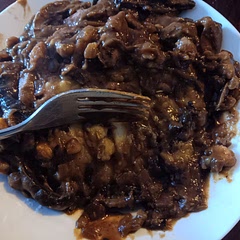 You need to make 1.5 - 2 times the mash potato, that serving is not enough for the sauce