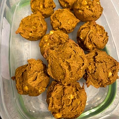 They didn’t have enough pumpkin flavor for me but they were moist and they didn’t taste terrible.