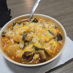 After some adjustments to suit my tastes (adding beef boullion cubes, fish sauce, king oyster mushrooms, and more chilis), this has become a top-tier recipe for me! Also very tasty garnished with lime.