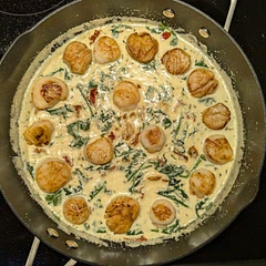 Yummy! I always overcook my scallops. And I did it again this time. But this was still so good, I'll try again. Served with mashed potatoes