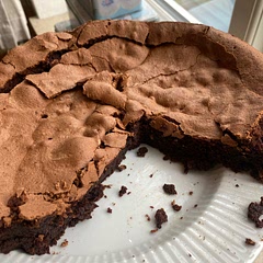 This is one of the best and easiest chocolate cakes I ever made! Amazing recipe, and so creamy in the middle 🍫🫶🏽