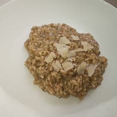 Very easy to make! It requires constant atention and stirring, but it's worth it! 

PD: The color of mine is a bit different because I used a red onion