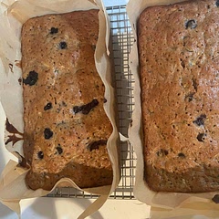 I made one batch with blueberries, and one batch with 1:1 gluten free baking flour and 1 1/2 tsp of xanthan gum. Other than the blueberries I can’t tell the difference. This is a solid recipe with or without gluten.