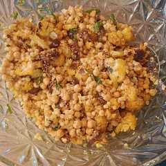 Love this recipe! I added 2 tbs oil to the cauliflower instead of 3, and 60 ml oil in the vinaigrette instead of 80 to make it somewhat less calorie dense!
But this'll def be a staple here!