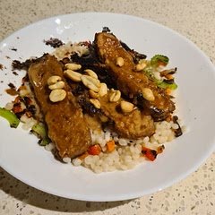 The couscous could have done with some more flavour. Tempeh was good and tasty!