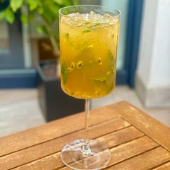 Nice fruity/summery take on mojito. Wouldn’t hurt to add an extra half of passion fruit imho.