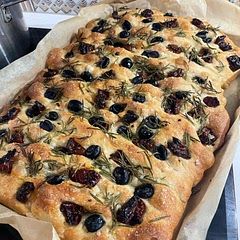 Easy to make. The most delicious recipe I have tried for focaccia.