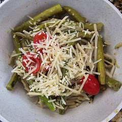 Made this with asparagus and it was very good! Added some tomatoes that needed to be used as well. The basil got lost in the lemon flavor (which could have been a bit stronger) and it needed a little salt and pepper at the end. 10/10