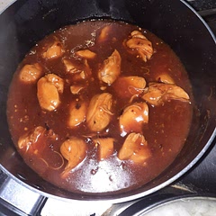 I suggest adding some chili flakes and more tomato sauce and some aromat(msg).Also, for a much faster cooking process, i boiled the chicken 